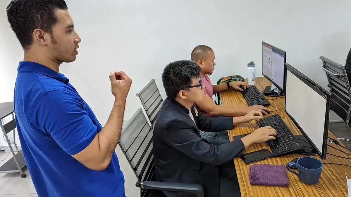 Microsoft Azure Training Philippines MCT assisting students lab exercise Photo