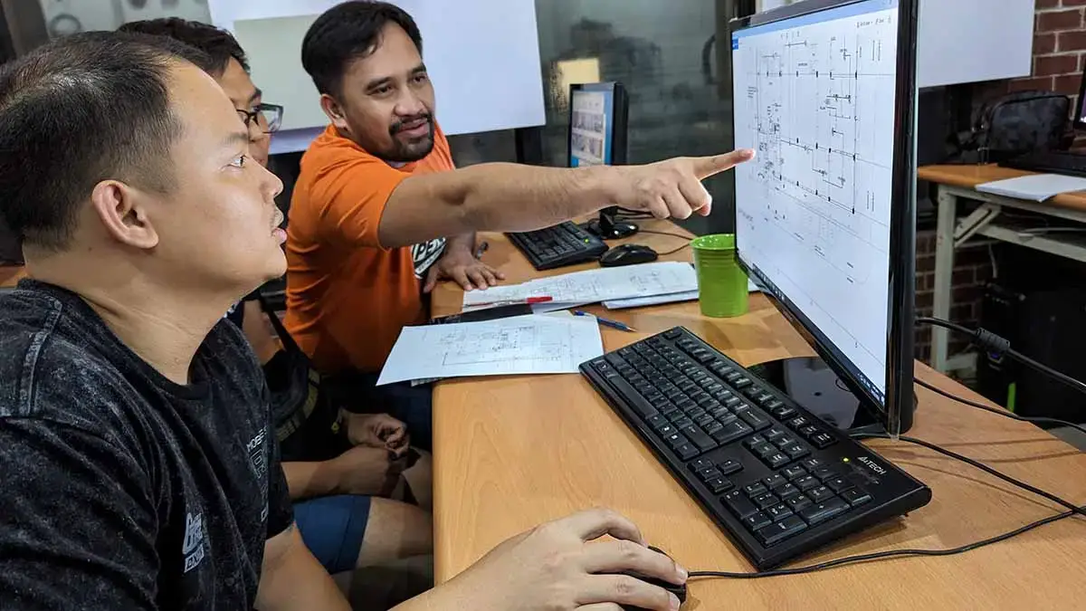 Expert instructor teaching an FDAS Training Course in the Philippines